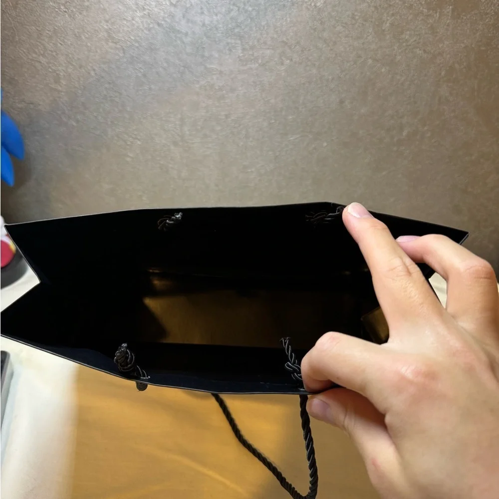 Chanel gift bag - Picture 2 of 8